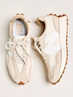 New Balance Exclusive 327 Sneakers in Timberwolf/Sea Salt NWOB